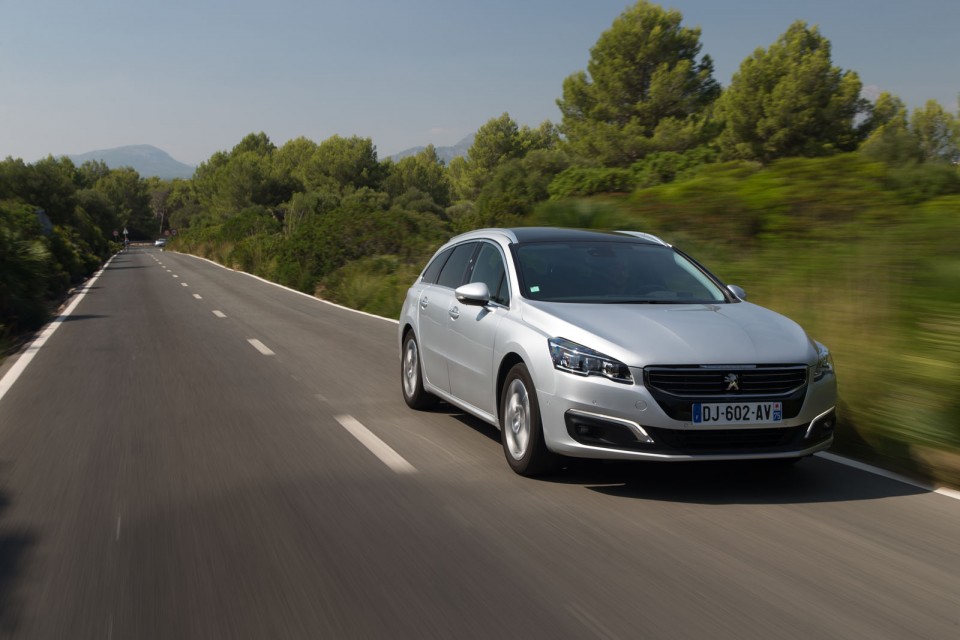 Photo officielle Peugeot 508 SW restylée Gris Aluminium - Essai