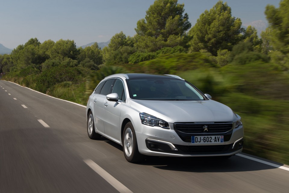 Photo officielle Peugeot 508 SW restylée Gris Aluminium - Essai