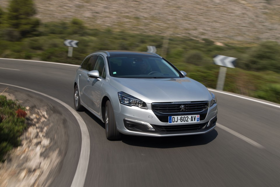 Photo officielle Peugeot 508 SW restylée Gris Aluminium - Essai