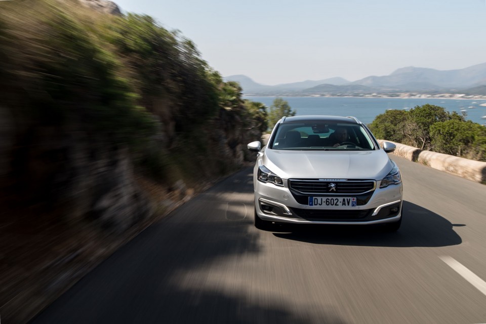 Photo officielle Peugeot 508 SW restylée Gris Aluminium - Essai