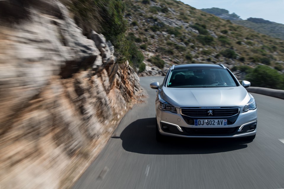 Photo officielle Peugeot 508 SW restylée Gris Aluminium - Essai