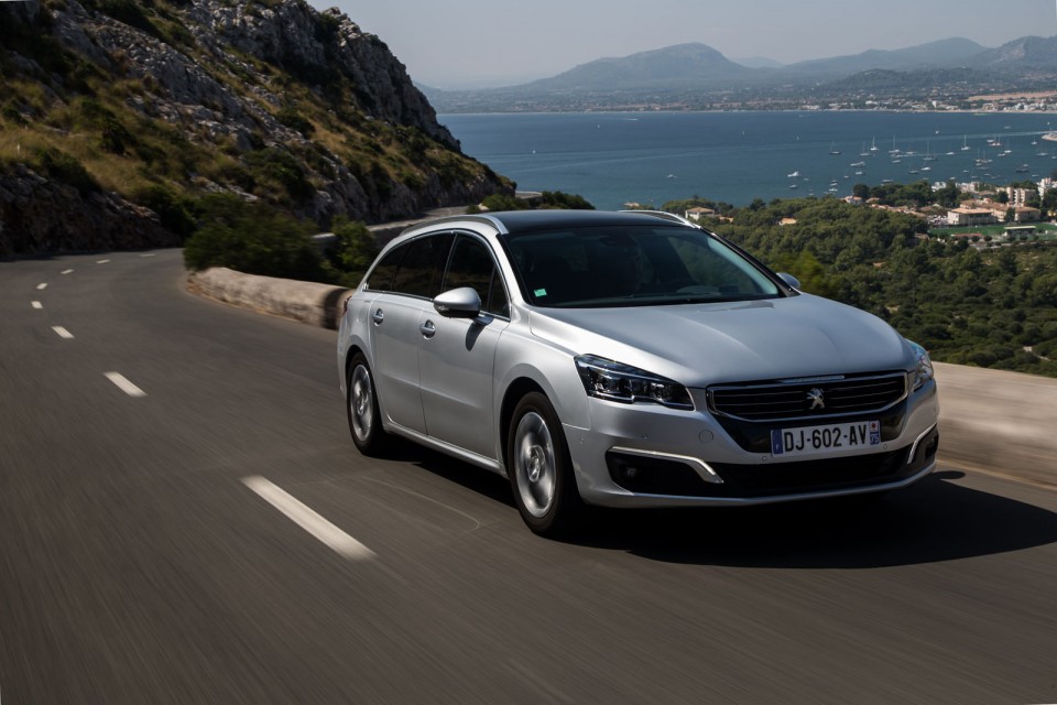 Photo officielle Peugeot 508 SW restylée Gris Aluminium - Essai