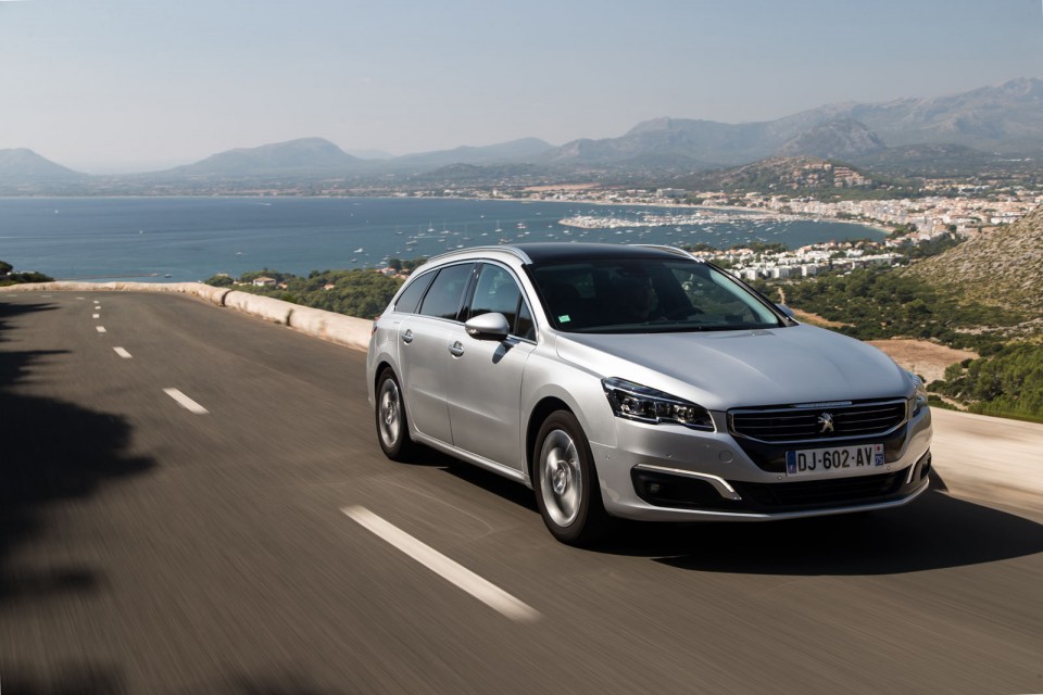 Photo officielle Peugeot 508 SW restylée Gris Aluminium - Essai