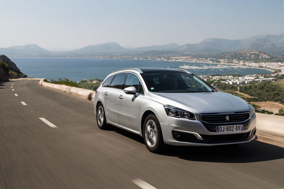 Photo officielle Peugeot 508 SW restylée Gris Aluminium - Essai