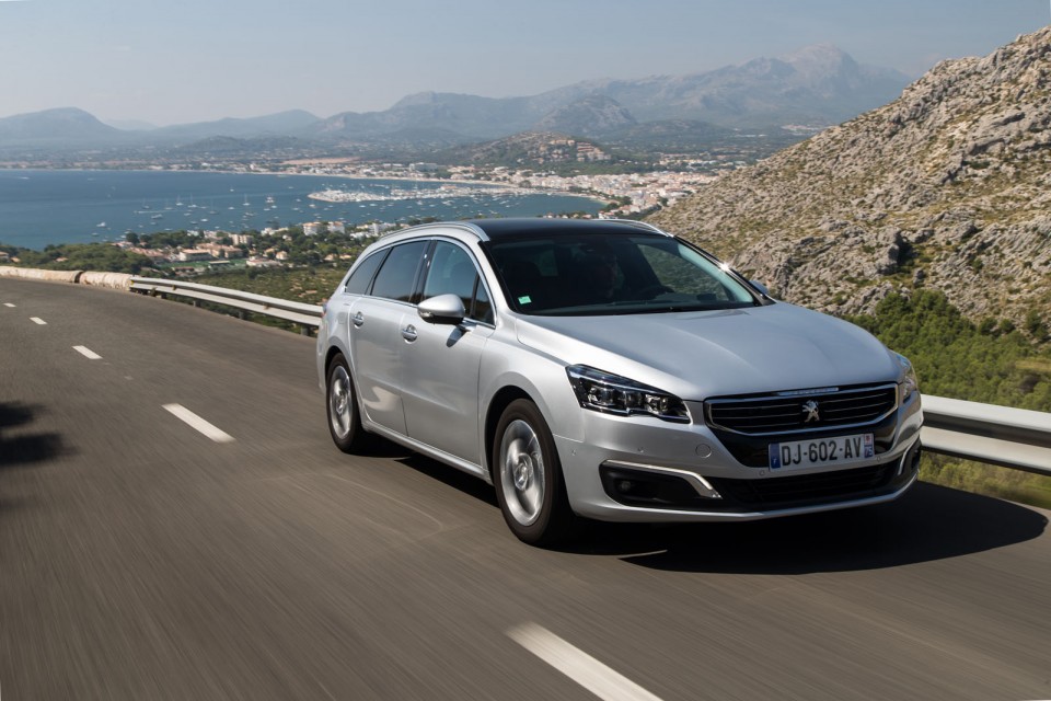 Photo officielle Peugeot 508 SW restylée Gris Aluminium - Essai