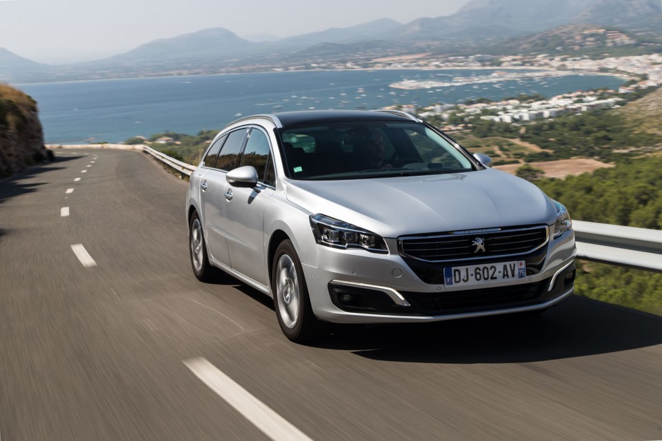 Photo officielle Peugeot 508 SW restylée Gris Aluminium - Essai