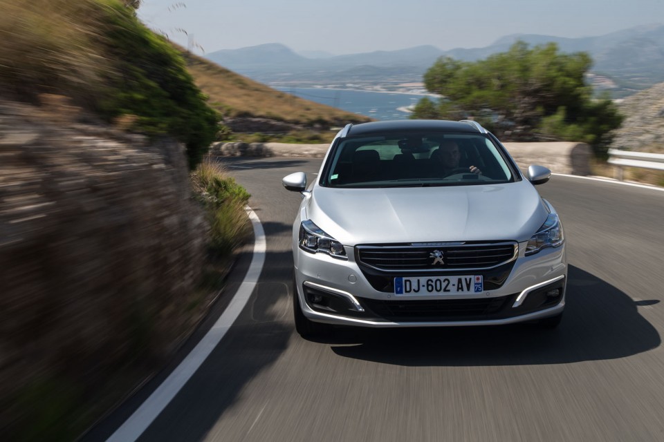 Photo officielle Peugeot 508 SW restylée Gris Aluminium - Essai