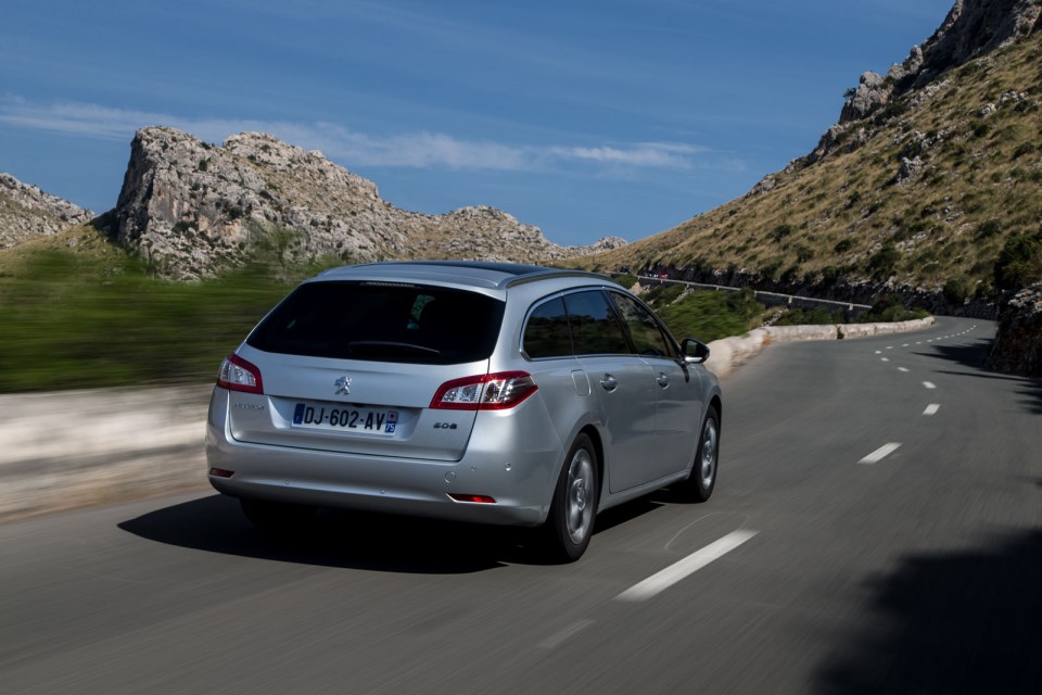 Photo officielle Peugeot 508 SW restylée Gris Aluminium - Essai