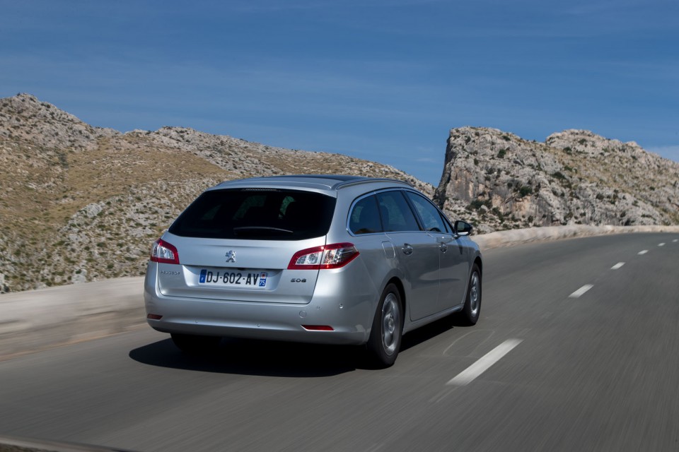 Photo officielle Peugeot 508 SW restylée Gris Aluminium - Essai