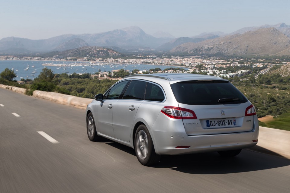 Photo officielle Peugeot 508 SW restylée Gris Aluminium - Essai