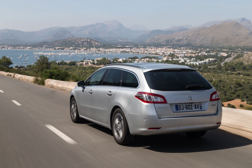 Photo officielle Peugeot 508 SW restylée Gris Aluminium - Essai