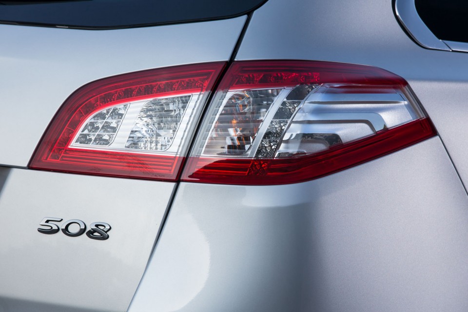 Photo feu arrière LED Peugeot 508 SW restylée Gris Aluminium -