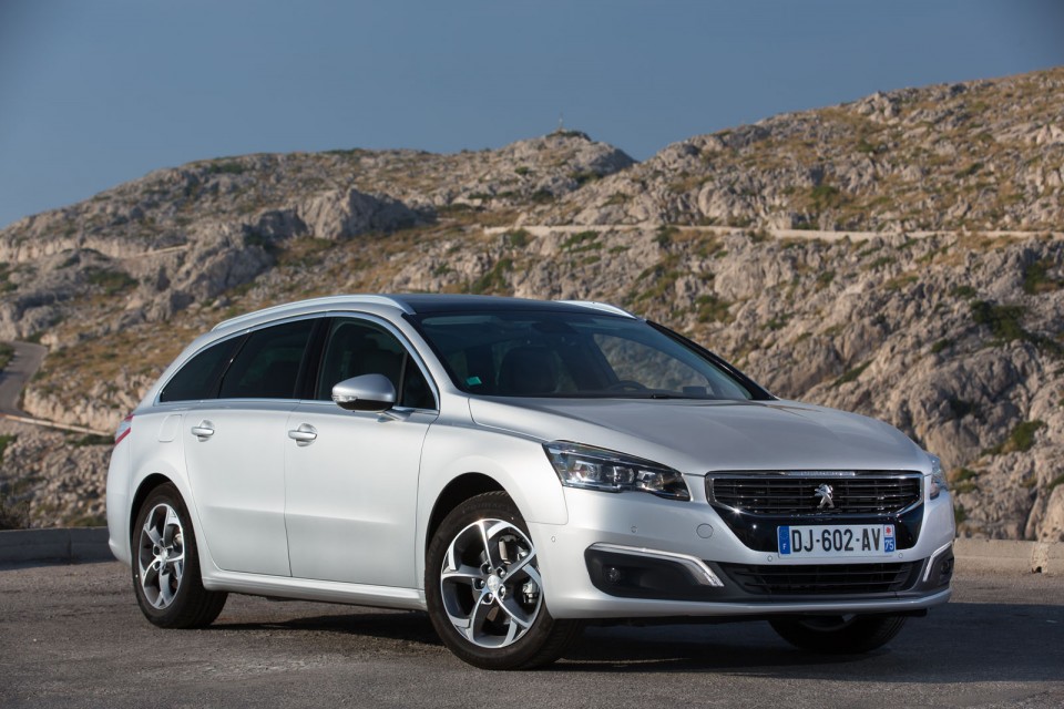 Photo officielle Peugeot 508 SW restylée Gris Aluminium - Essai