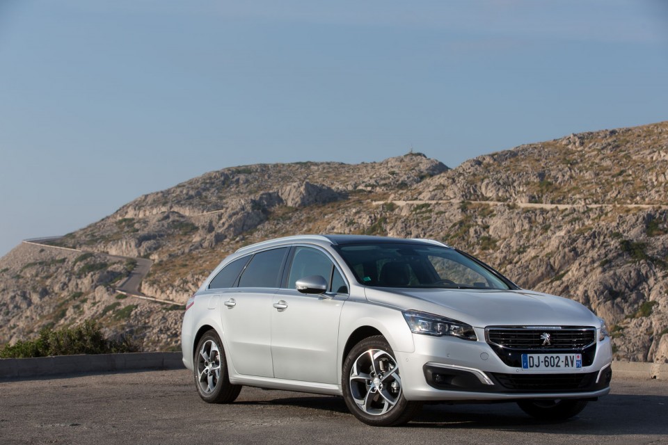 Photo officielle Peugeot 508 SW restylée Gris Aluminium - Essai