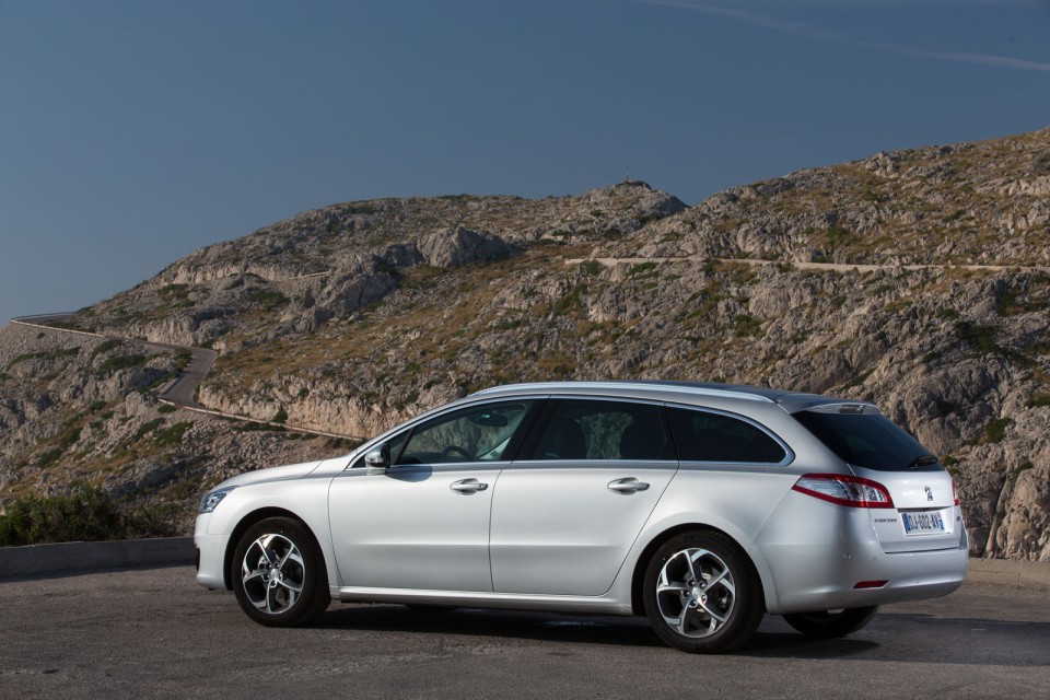 Photo officielle Peugeot 508 SW restylée Gris Aluminium - Essai