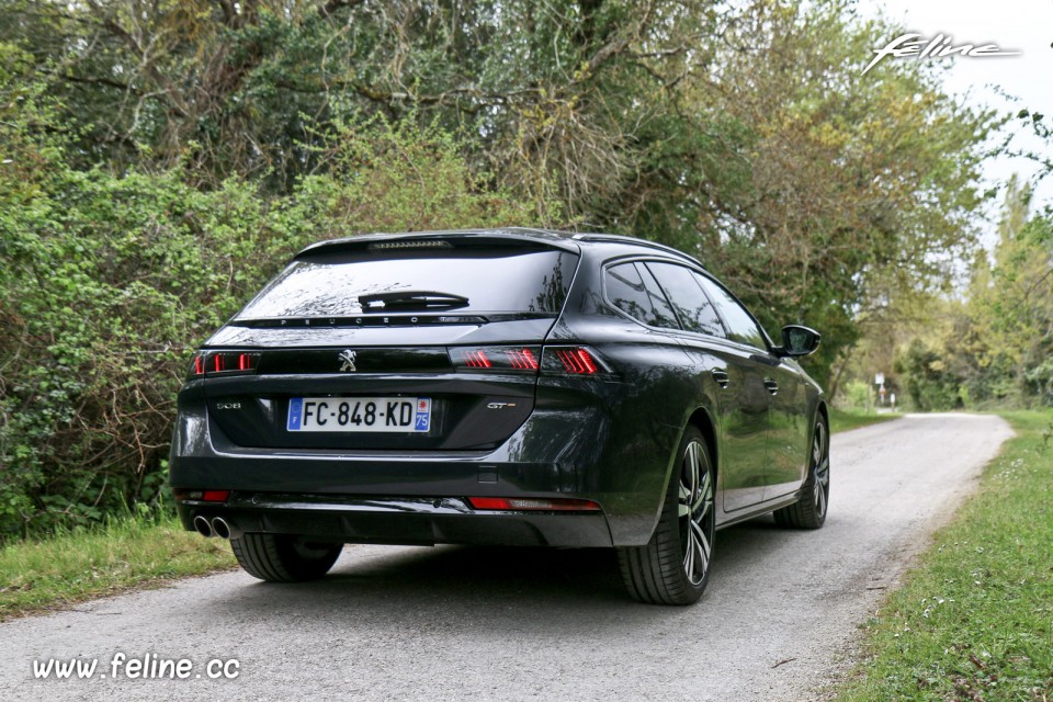 Photo 3/4 arrière route Peugeot 508 SW II GT BlueHDi 180 EAT8 (