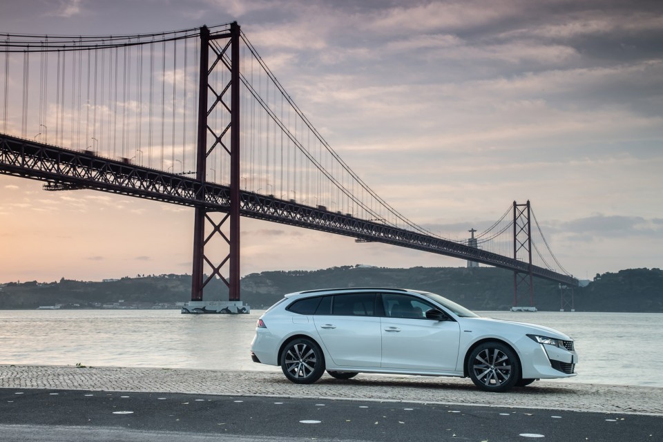 Photo officielle Peugeot 508 SW GT Line Blanc Nacré - Essais pr