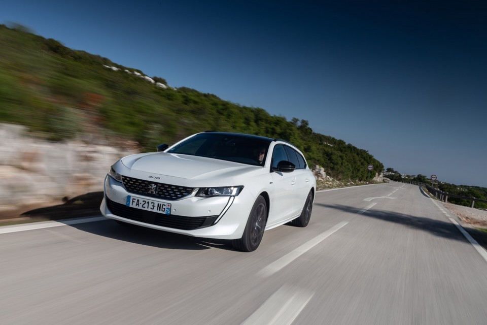 Photo officielle Peugeot 508 SW GT Line Blanc Nacré - Essais pr