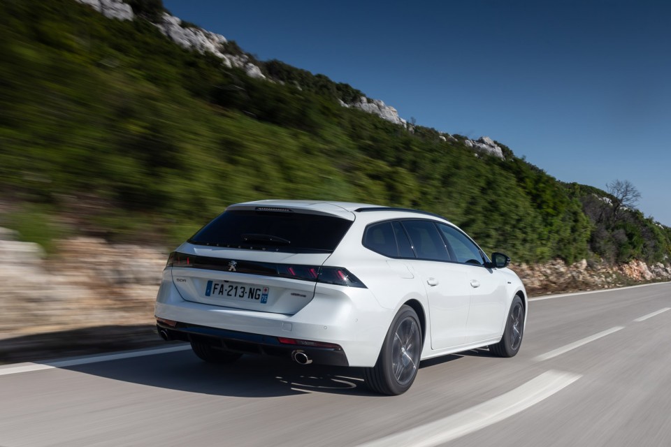 Photo officielle Peugeot 508 SW GT Line Blanc Nacré - Essais pr