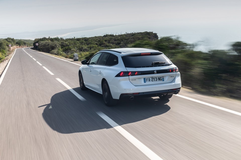 Photo officielle Peugeot 508 SW GT Line Blanc Nacré - Essais pr