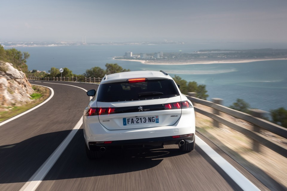 Photo officielle Peugeot 508 SW GT Line Blanc Nacré - Essais pr