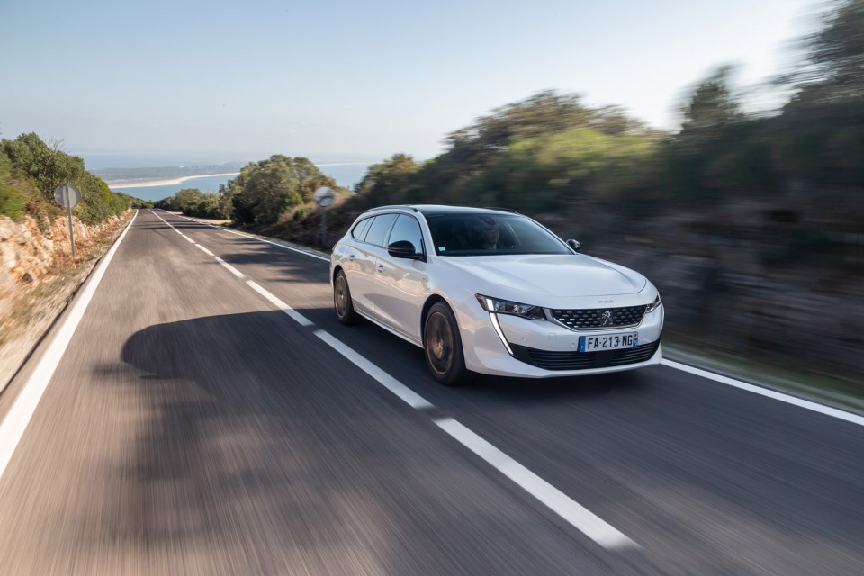 Photo officielle Peugeot 508 SW GT Line Blanc Nacré - Essais pr