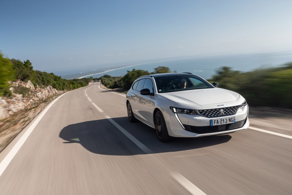Photo officielle Peugeot 508 SW GT Line Blanc Nacré - Essais pr