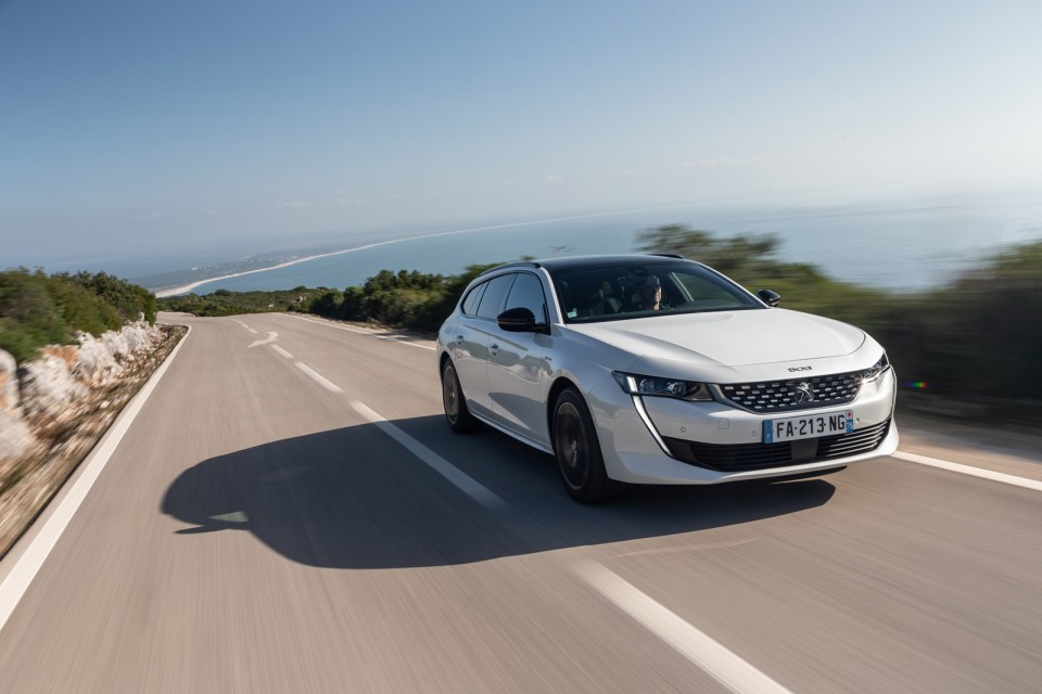 Photo officielle Peugeot 508 SW GT Line Blanc Nacré - Essais pr
