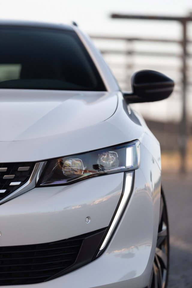 Photo officielle Peugeot 508 SW GT Line Blanc Nacré