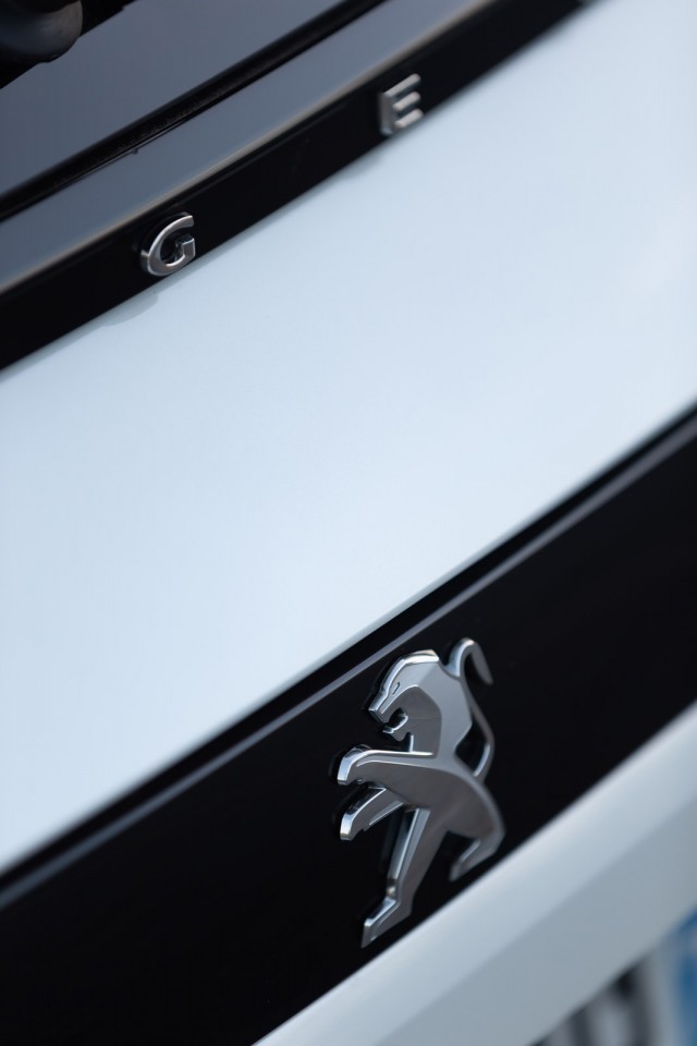 Photo officielle Peugeot 508 SW GT Line Blanc Nacré - Essais pr