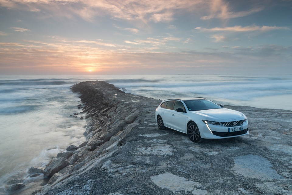 Photo officielle Peugeot 508 SW GT Line Blanc Nacré - Essais pr