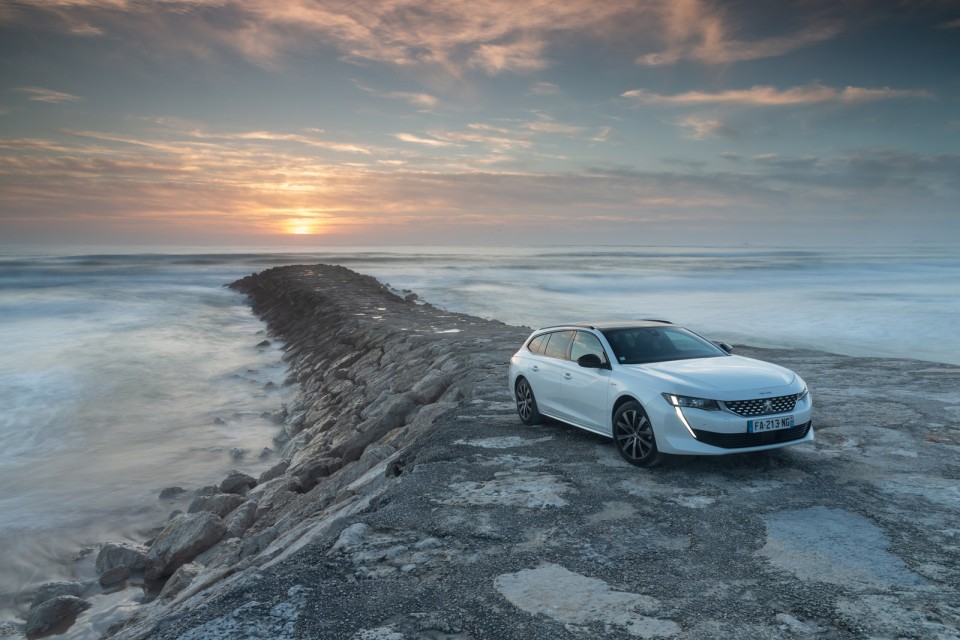 Photo officielle Peugeot 508 SW GT Line Blanc Nacré - Essais pr