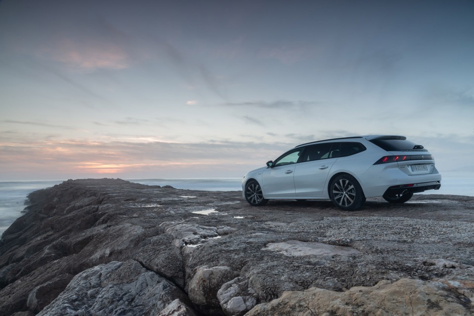 Photo officielle Peugeot 508 SW GT Line Blanc Nacré - Essais pr