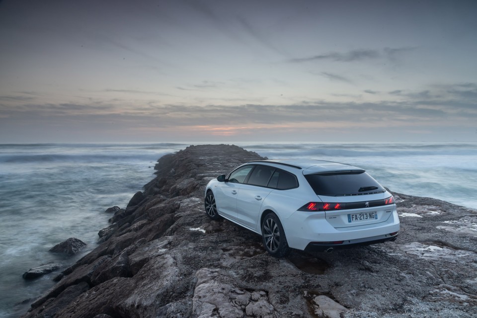 Photo officielle Peugeot 508 SW GT Line Blanc Nacré - Essais pr