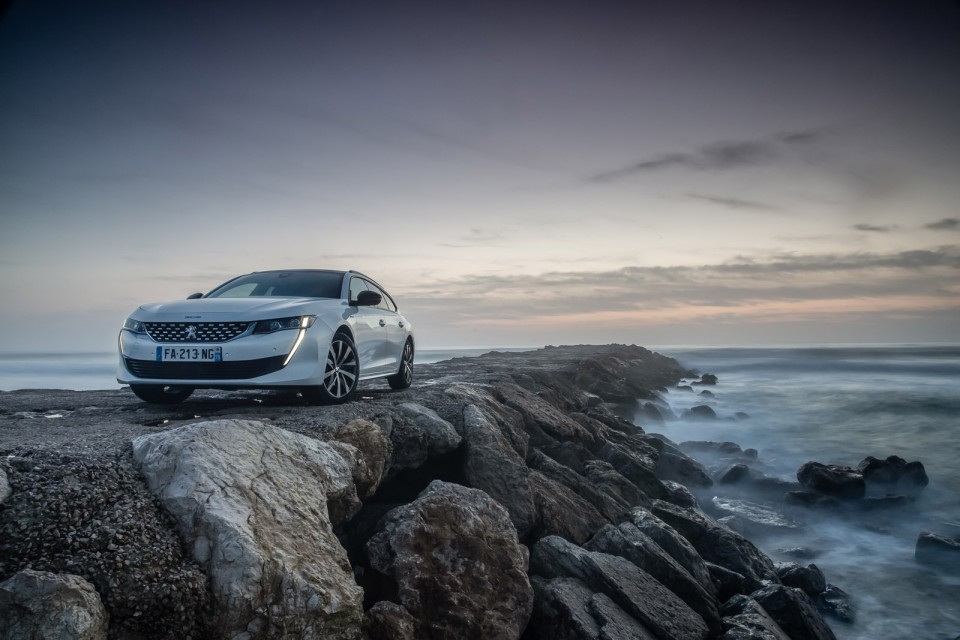 Photo officielle Peugeot 508 SW GT Line Blanc Nacré - Essais pr