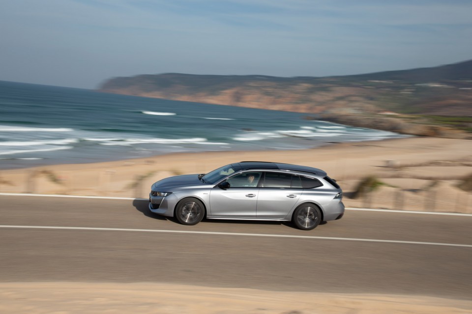 Photo officielle Peugeot 508 SW GT Line Gris Artense - Essais pr