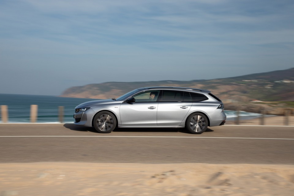 Photo officielle Peugeot 508 SW GT Line Gris Artense - Essais pr