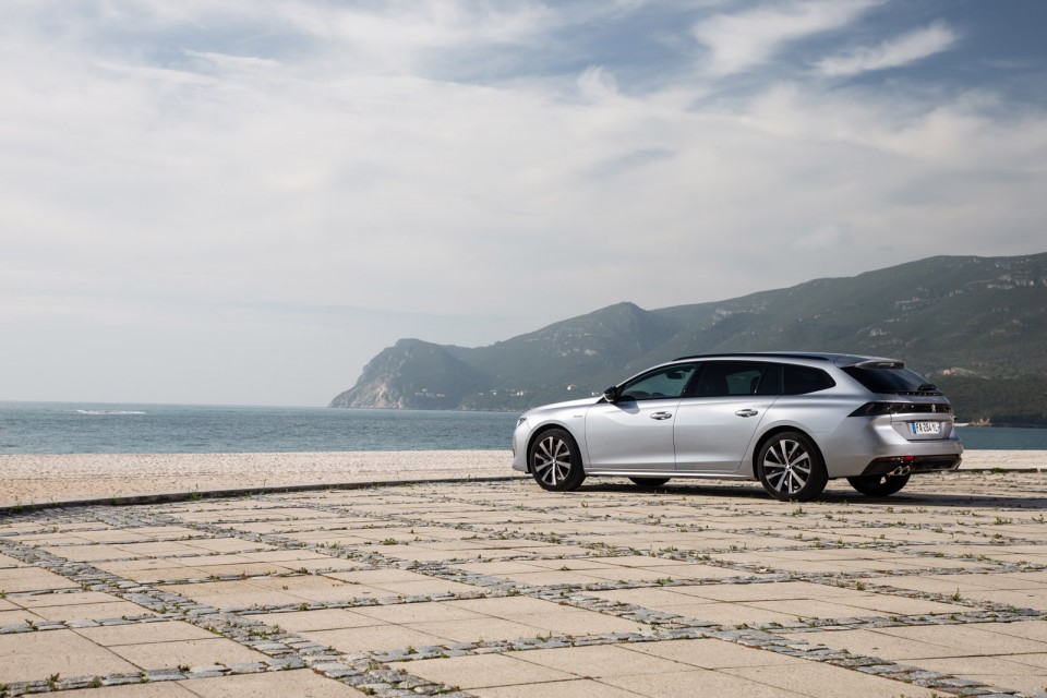 Photo officielle Peugeot 508 SW GT Line Gris Artense - Essais pr