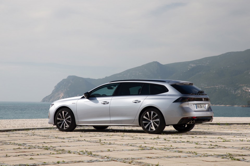 Photo officielle Peugeot 508 SW GT Line Gris Artense - Essais pr