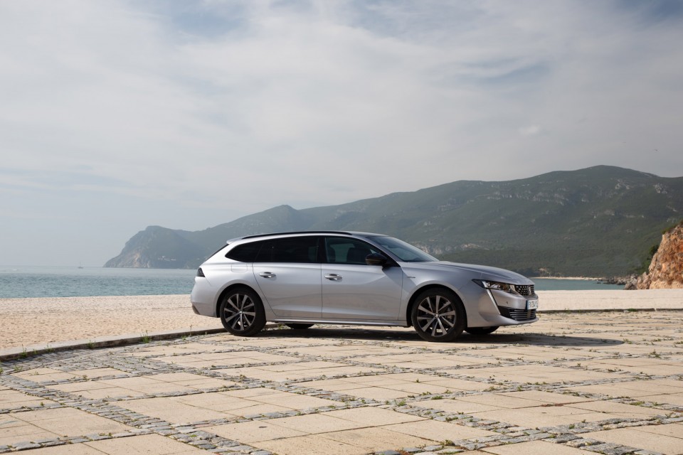 Photo officielle Peugeot 508 SW GT Line Gris Artense - Essais pr