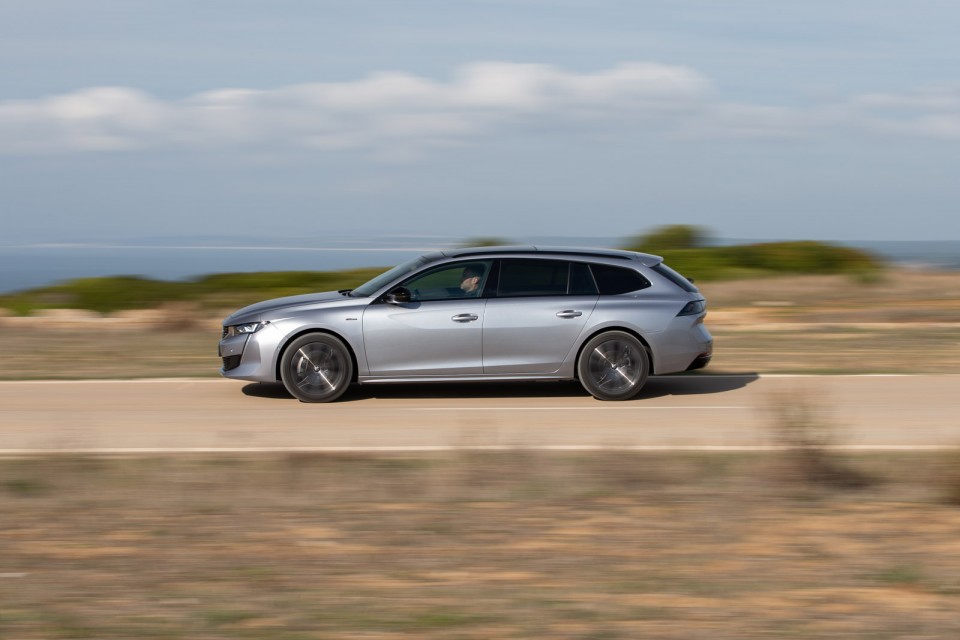 Photo officielle Peugeot 508 SW GT Line Gris Artense - Essais pr