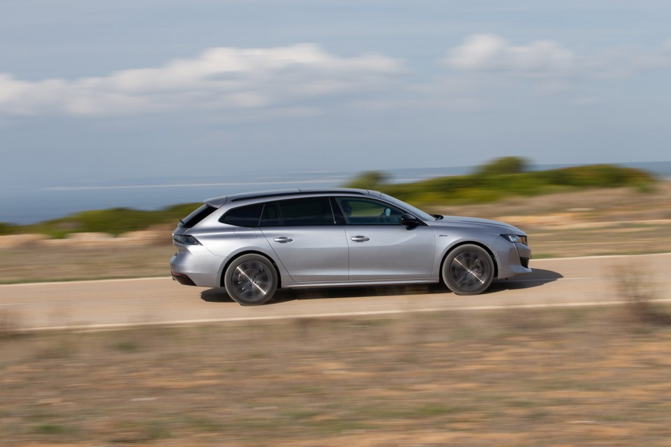 Photo officielle Peugeot 508 SW GT Line Gris Artense - Essais pr