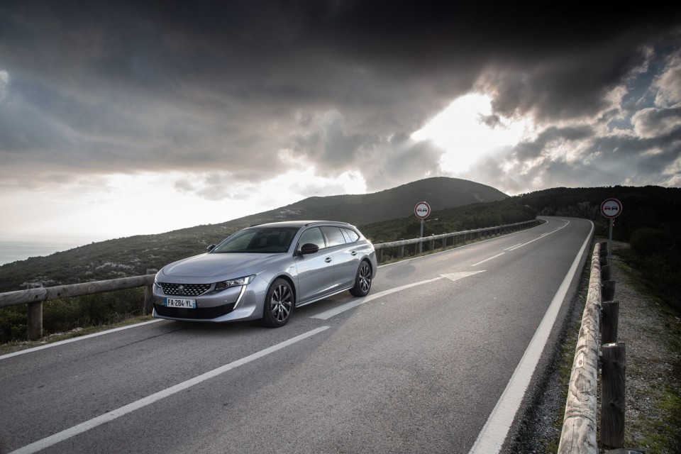 Photo officielle Peugeot 508 SW GT Line Gris Artense - Essais pr