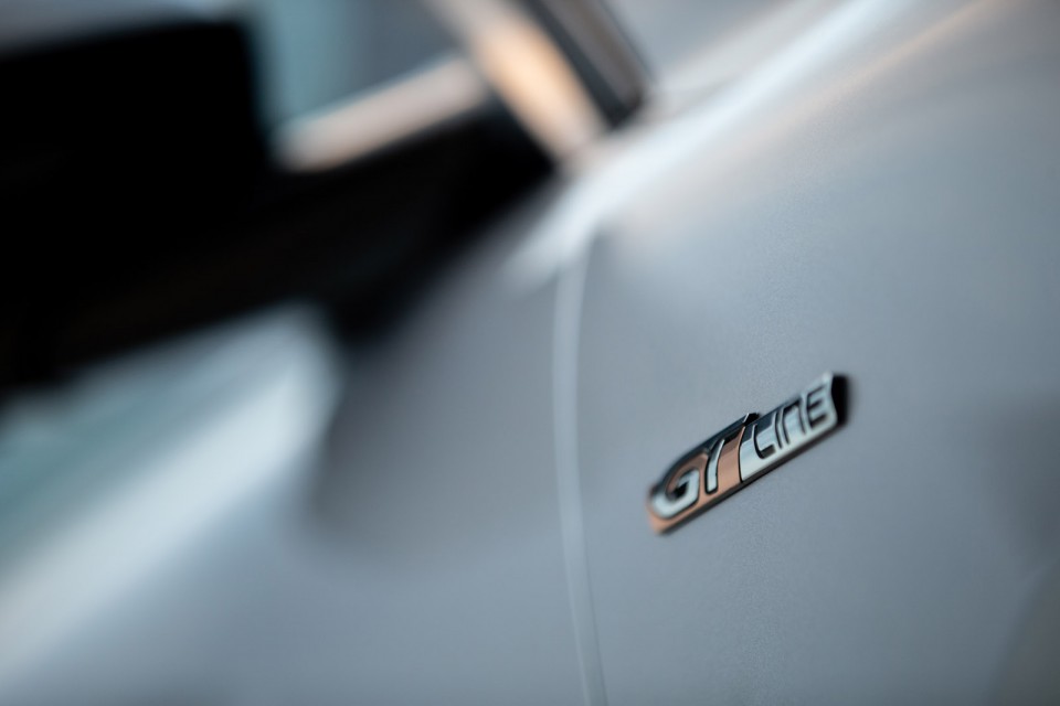 Photo officielle Peugeot 508 SW GT Line Gris Artense - Essais pr