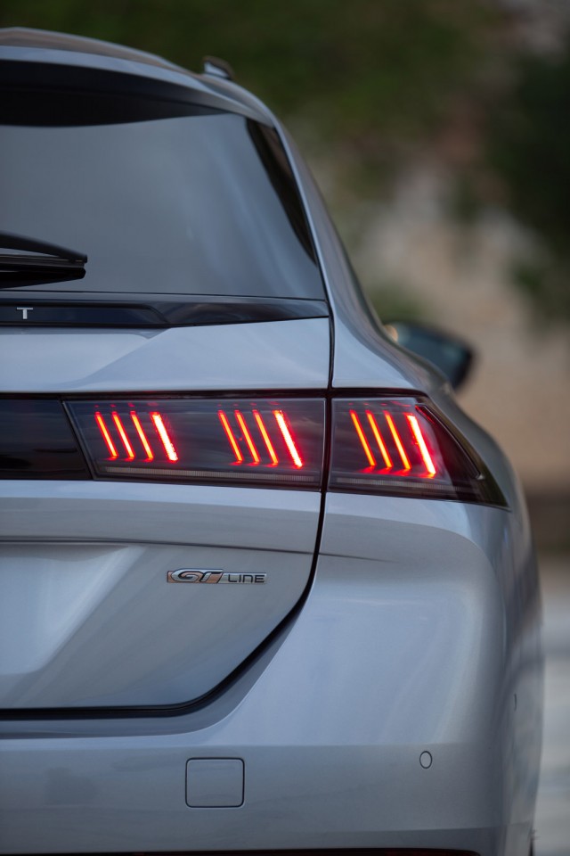 Photo officielle Peugeot 508 SW GT Line Gris Artense - Essais pr