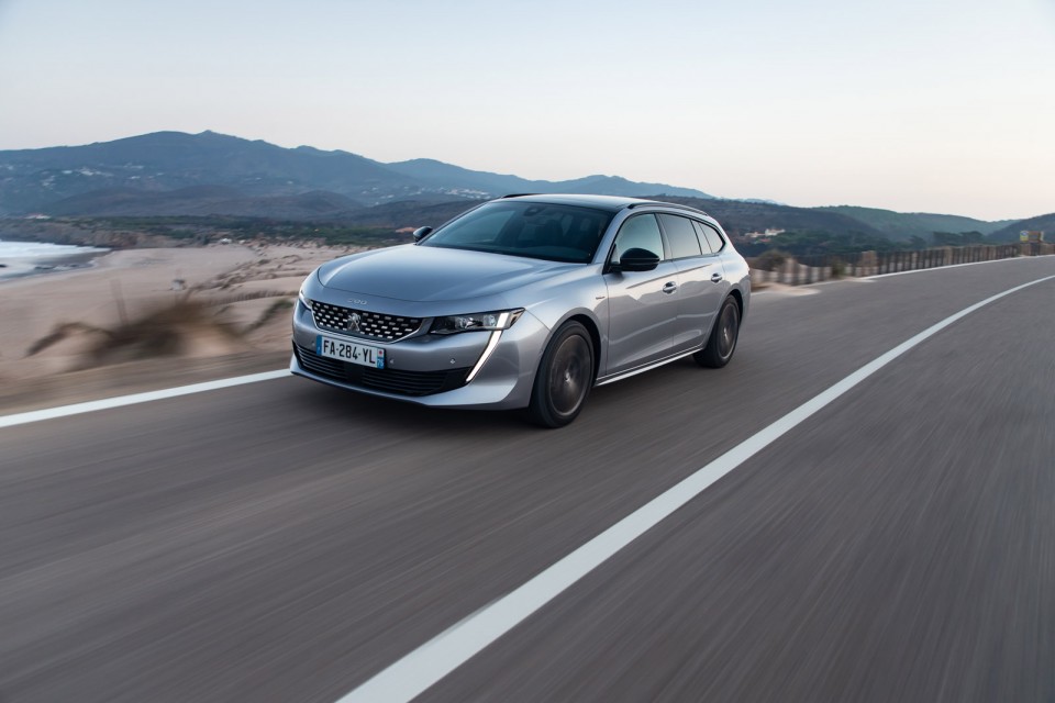 Photo officielle Peugeot 508 SW GT Line Gris Artense - Essais pr