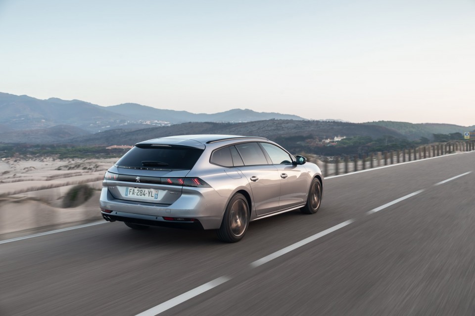 Photo officielle Peugeot 508 SW GT Line Gris Artense - Essais pr