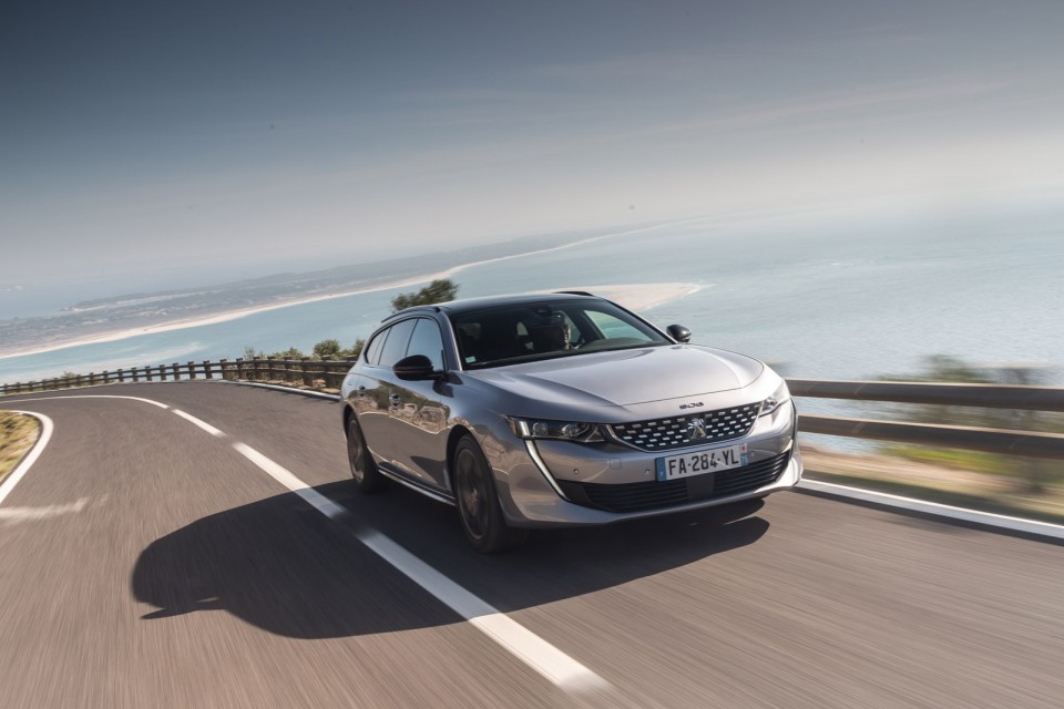 Photo officielle Peugeot 508 SW GT Line Gris Artense - Essais pr