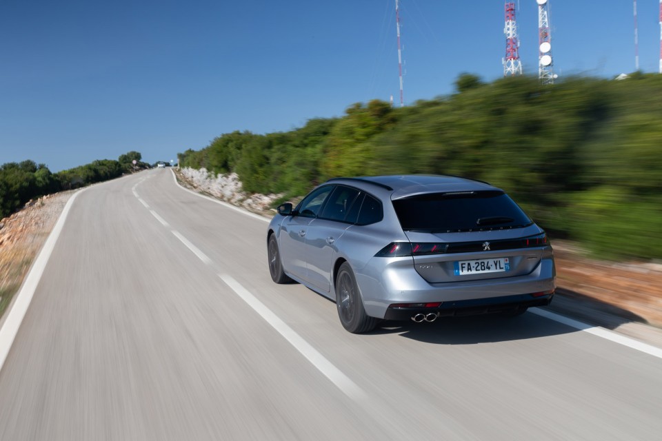 Photo officielle Peugeot 508 SW GT Line Gris Artense - Essais pr