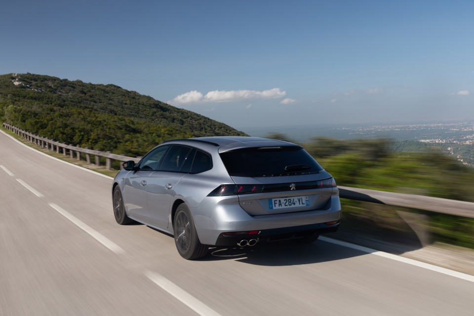 Photo officielle Peugeot 508 SW GT Line Gris Artense - Essais pr